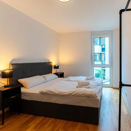 Casavia Bb01 Mit Parkplatz Bis Zu 7 Personen, Zentral *