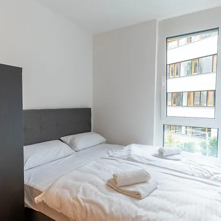Casavia Bb01 Mit Parkplatz Bis Zu 7 Personen, Zentral Böblingen