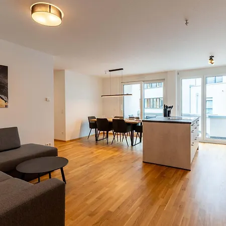 Casavia Bb01 Mit Parkplatz Bis Zu 7 Personen, Zentral * Böblingen